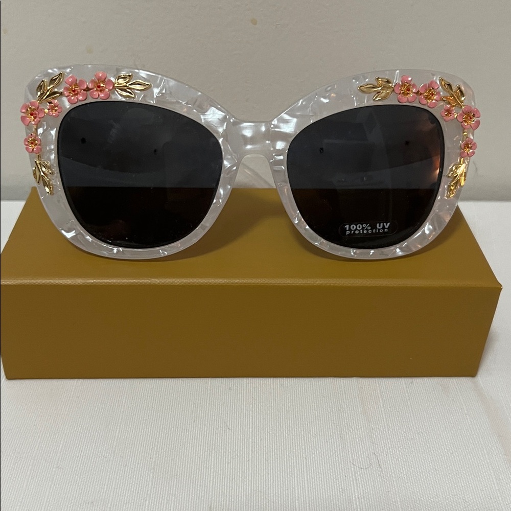 Rosette Cat Eye Grey White Marble NWT Sunglasses